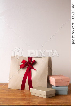 A sweets box and a cute shopper tied with a ribbon 133929364