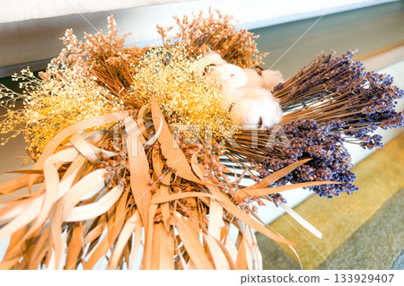 Dry flower arrangement 133929407