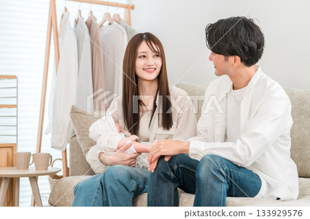 Young couple, parent and child, family, family spending childcare leave after giving birth with a baby Young couple, parent and child, family, family spending childcare leave after giving birth with a baby 133929576