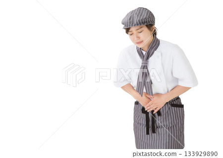 一位身穿廚師服的女士（胃痛，胃，疼痛） 133929890