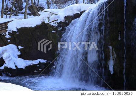Frozen waterfall 133930025