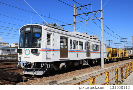 Electric car No. 226 pulling the Ohmi Railway construction train Electric car No. 226 pulling the Ohmi Railway construction train 133930113