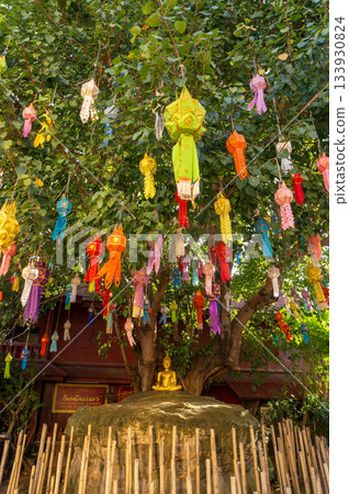 Buddha practicing under the Bodhi tree 133930824