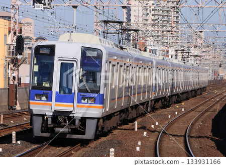 南海電鐵1700系列車駛過小濱站 133931166