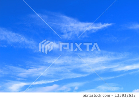 彩紙上畫著天空和雲朵，信州的天空和雲朵，信州的自然風光 133932632