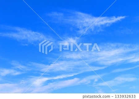 彩紙上畫著天空和雲朵，信州的天空和雲朵，信州的自然風光 133932633