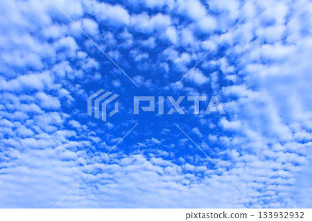 彩紙上畫著天空和雲朵,信州的天空和雲朵,信州的自然風光 彩紙上畫著天空和雲朵,信州的天空和雲朵,信州的自然風光 133932932