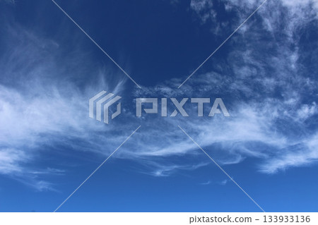 彩紙上畫著天空和雲朵,信州的天空和雲朵,信州的自然風光 彩紙上畫著天空和雲朵,信州的天空和雲朵,信州的自然風光 133933136