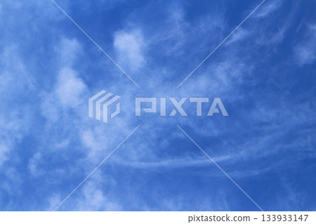 彩紙上畫著天空和雲朵,信州的天空和雲朵,信州的自然風光 彩紙上畫著天空和雲朵,信州的天空和雲朵,信州的自然風光 133933147