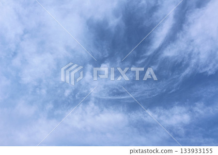 彩紙上畫著天空和雲朵，信州的天空和雲朵，信州的自然風光 133933155