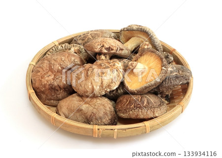 Dried shiitake mushrooms (from Oita Prefecture) 133934116
