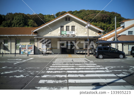 秋高氣爽的日子，JR東日本東海道線大磯站。 133935223