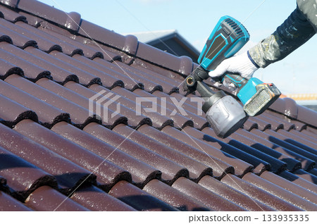 獨立式房屋屋頂噴漆 獨立式房屋屋頂噴漆 133935335