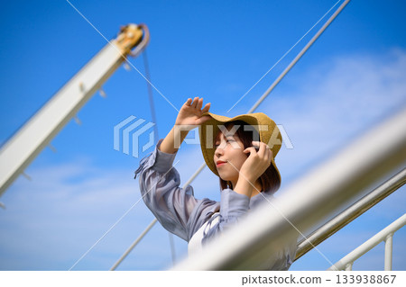 草帽女人乘船之旅 133938867