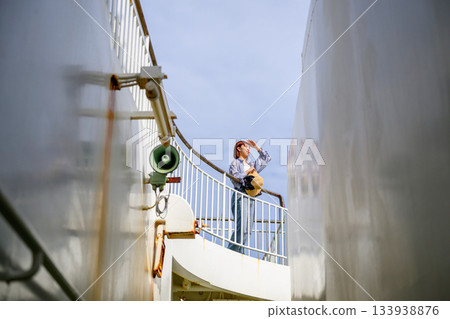 船上的女人凝視著 133938876