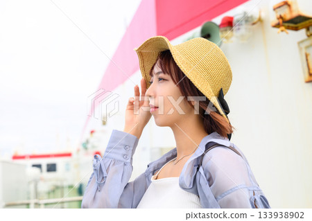 草帽女人乘船之旅 133938902