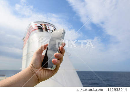 在渡輪上使用手機 在渡輪上使用手機 133938944