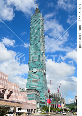 台灣台北101大樓美麗的城市景觀 133939385
