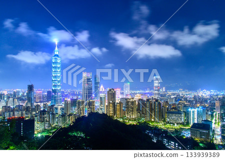 台灣台北101大樓美麗的城市景觀 台灣台北101大樓美麗的城市景觀 133939389