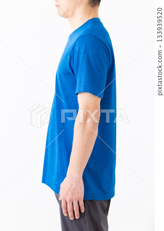 中年男子的姿勢 133939520