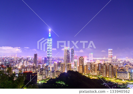 A beautiful cityscape of Taipei in Taiwan 133940562