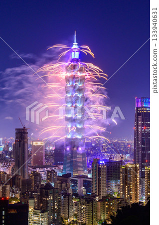 The beautiful Taipei 101 countdown fireworks 133940631