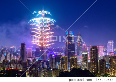 美麗的台北101倒數煙火 133940638