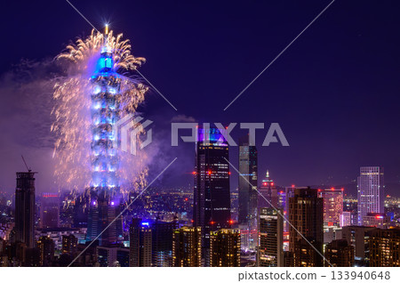 美麗的台北101倒數煙火 133940648