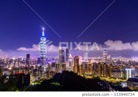 台北101大樓美麗的夜景 133940734