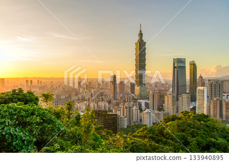 台北美麗的日落 133940895