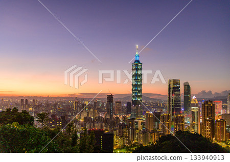 台北美麗的日落 133940913