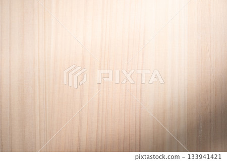 一張有著美麗柏木紋理的木板圖片（庫存照片） 133941421