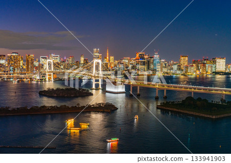 [Tokyo] Rainbow Bridge and Houseboat Twilight 133941903