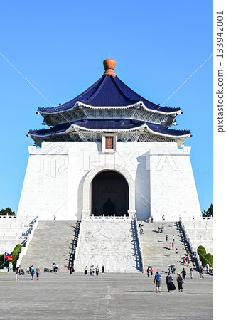 A beautiful view of the Chiang Kai-shek Memorial Hall in Taipei A beautiful view of the Chiang Kai-shek Memorial Hall in Taipei 133942001
