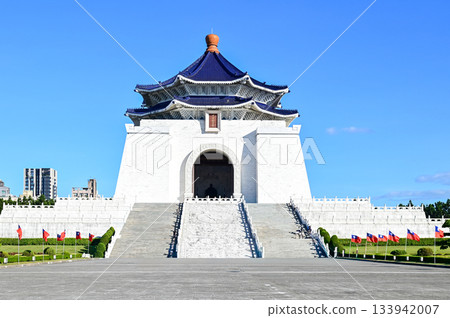 A beautiful view of the Chiang Kai-shek Memorial Hall in Taipei 133942007