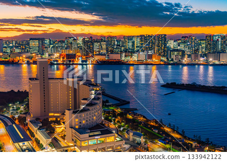 [Tokyo] Twilight evening view of Shibaura from Odaiba 133942122