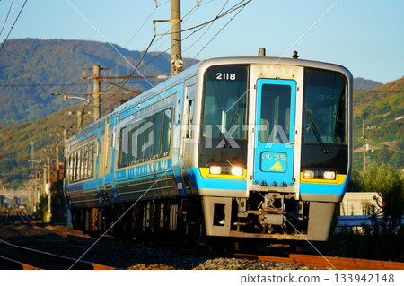石鞅2000系特快列車,兩節車廂的列車 石鞅2000系特快列車,兩節車廂的列車 133942148