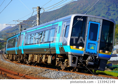 特快列車「石鞅」(2000系列柴油動車組)開往高松,執行區間運行任務 特快列車「石鞅」(2000系列柴油動車組)開往高松,執行區間運行任務 133942149