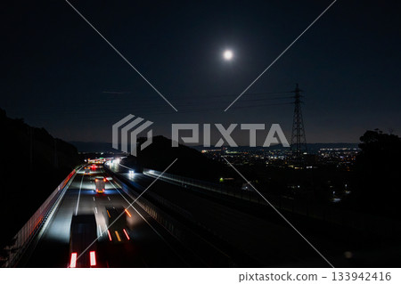 Scenery of the Shin-Tomei Expressway in Hamamatsu City (Shizuoka Prefecture) Scenery of the Shin-Tomei Expressway in Hamamatsu City (Shizuoka Prefecture) 133942416