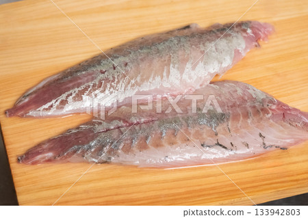 去骨竹莢魚片圖片(庫存照片) 去骨竹莢魚片圖片(庫存照片) 133942803