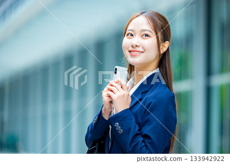 Young business woman Young business woman 133942922