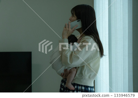 Postpartum depression: Mothers send SOS via smartphone 133946579