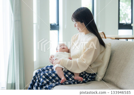 新生兒將被母親關押 133946585