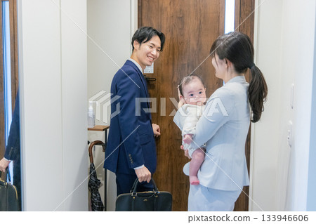 有小孩且工作繁忙的夫婦 133946606