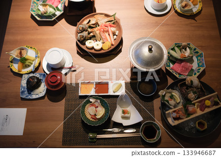 在傳統客棧享用以海鮮和時令菜餚為主的豪華晚餐 133946687