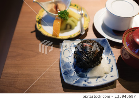 在傳統客棧享用以海鮮和時令菜餚為主的豪華晚餐 133946697