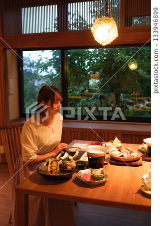 在日式旅館享用晚餐 | 輕鬆的女性與懷石料理 133946899