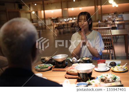 The moment of "itadakimasu" | Dinner time at a ryokan 133947401