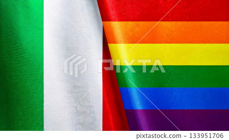 彩虹旗和義大利國旗 133951706