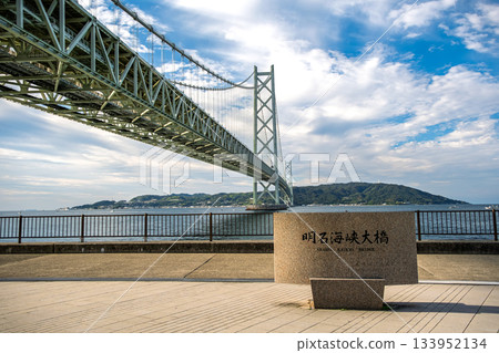 Autumn sky and Akashi Kaikyo Bridge, Kobe City, Hyogo Prefecture Autumn sky and Akashi Kaikyo Bridge, Kobe City, Hyogo Prefecture 133952134